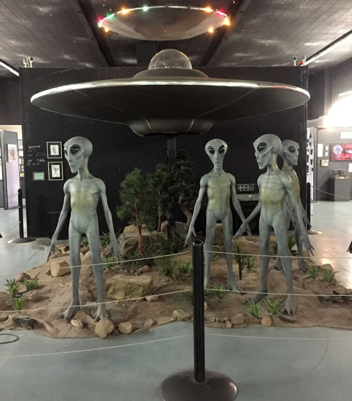 Aliens with Tiny UFO