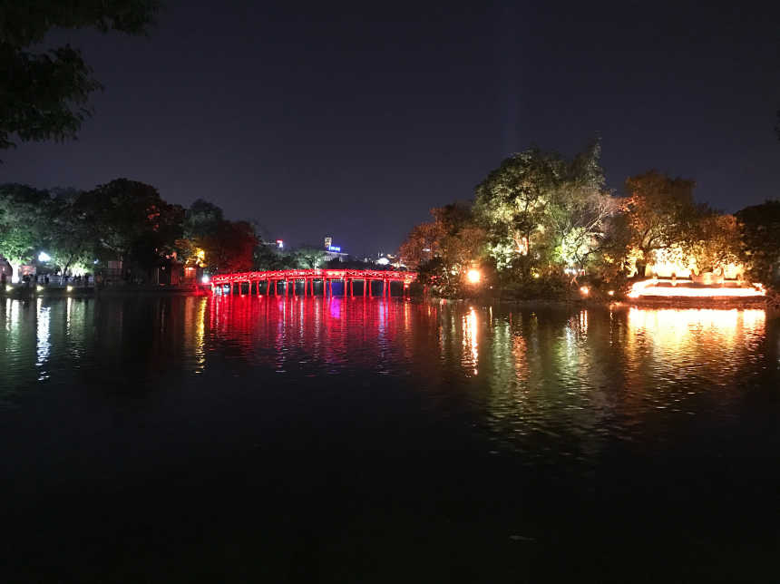 Hoàn Kiếm Lake Bridge